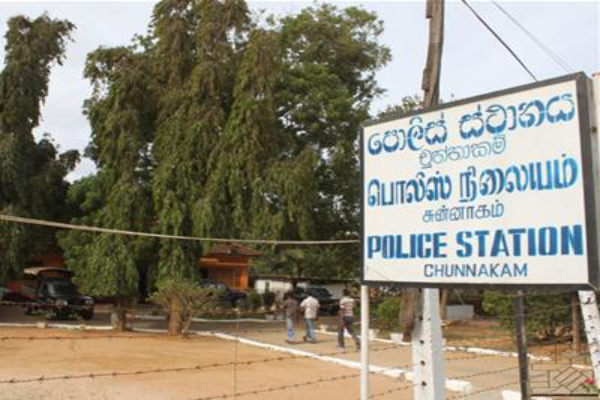 யாழ்ப்பாணத்தில் வீடொன்றின் மீது அதிகாலைவேளை பெட்ரோல் குண்டுத்தாக்குதல் | Petrol Bomb Attack On A House In Jaffna யாழ்ப்பாணத்தில் வீடொன்றின் மீது அதிகாலைவேளை பெட்ரோல் குண்டுத்தாக்குதல் | Petrol Bomb Attack On A House In Jaffna