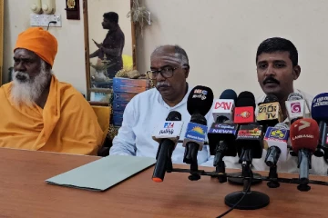 அரசியல் கைதிகளின் விடுதலையை வலியுறுத்தி கையெழுத்து வேட்டை(Photos)