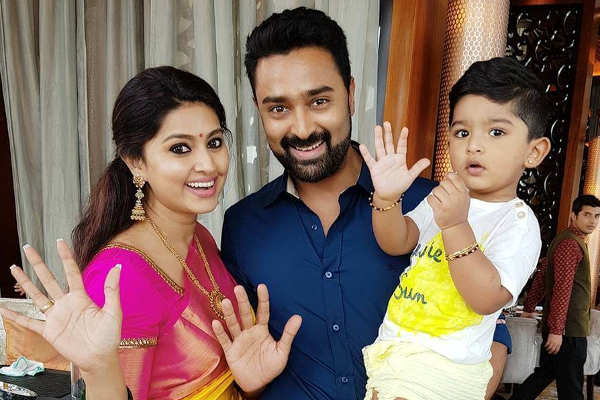 மகன், மகளுடன் நீச்சல் குளத்தில் நடிகை சினேகா.. வெளிவந்த புகைப்படத்தை பாருங்க