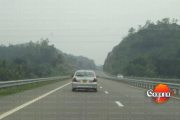 අධිවේගයේ වාහන ධාවනය කරන රියදුරන්ට දැනුම් දීමක්