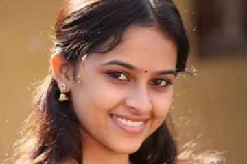 தொலைக்காட்சி தொடர்களில் நடித்த பிரபல நடிகை ஸ்ரீ திவ்யா, இதுவரை பலரும் பார்த்திராத புகைப்படம்