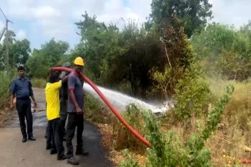 யாழில் களஞ்சிய சாலைக்கு அருகில் தீ பரவல் - விரைந்து செயற்பட்ட தீயணைப்பு படையினர்