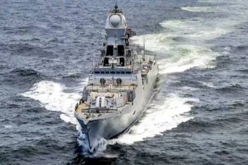 15 இந்தியர்களுடன் கப்பல் கடத்தல்; இறங்கிய கடற்படை - எகிறிய கொள்ளையர்கள்!