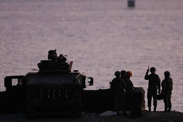 முப்படைகளுடன் தைவானை நெருக்கும் சீனா... படைகளைத் திரட்டும் தீவு நாடு | China Launches War Games