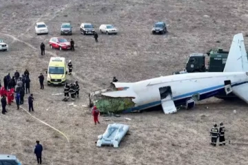 கஜகஸ்தானில் அவசரமாக தரையிறக்கப்பட்ட விமானம் விபத்துக்குள்ளாகி 40 பேர் பலி