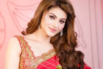 3 நிமிஷத்துக்கு 3 கோடி!! 31 வயதில் இத்தனை கோடி சொத்து வைத்திருக்கும் நடிகை ஊர்வசி..