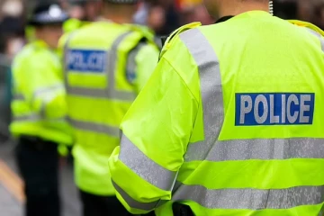 பிரித்தானிய பள்ளி ஒன்றில் மாணவிகளுக்கு பயங்கர சிகிச்சை ஒன்று நடப்பதாக பொலிசாருக்கு கிடைத்த தகவலால் பரபரப்பு