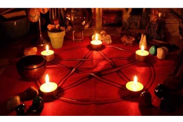 மனைவியை நிர்வாண பூஜை செய்ய சொன்ன கணவன் - நள்ளிரவில் பதறவைத்த சம்பவம்!