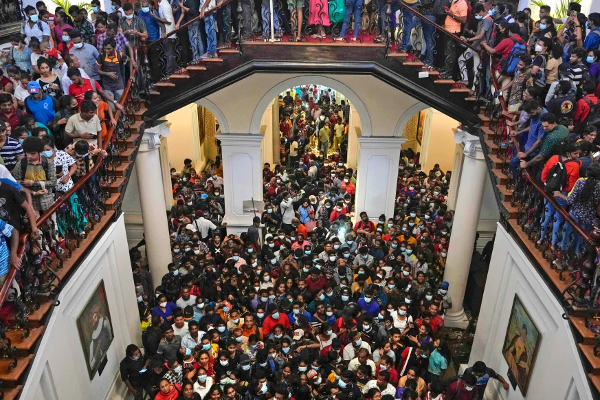 ஜனாதிபதி மாளிகை படிகளுக்கு பல கோடி ரூபாய் செலவு வைத்த ஆர்ப்பாட்டகாரர்கள்! | Demonstrators Spent Crores Rupees President House