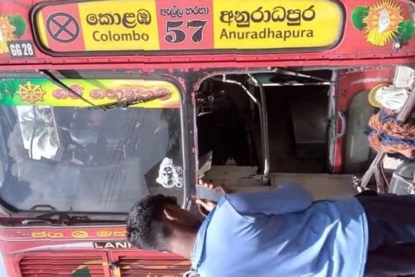 இன்று இடம்பெற்ற கோர விபத்தில் பெண் பலி; பலர் காயம்! | One Woman Killed And And Ten People Were Injured