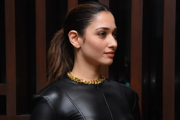 நீச்சல் உடையில் சுற்றி திரியும் நடிகை தமன்னா.. மாலாத்தீவில் இருந்து வெளிவந்த வீடியோ | Thamanna Latest Bikini Video