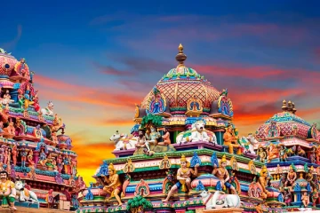 யாழ் ஆலயமொன்றில் இடம்பெற்ற சம்பவம்; ஐந்து பூசகர்கள் அதிர்ச்சி!