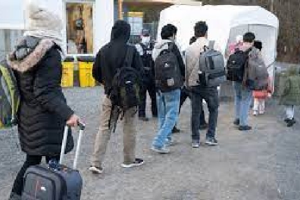 கனடாவில் ஏதிலி கோரிக்கையாளர் வருகையில் அதிகரிப்பு | Canada Shut Its Land Border Asylum Seekers