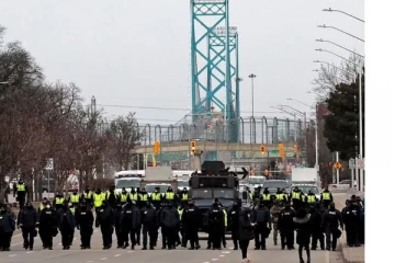 ஒரு வாரத்திற்குப் பின் துவங்கிய அமெரிக்கா கனடாவுக்கிடையிலான போக்குவரத்து; போராட்டத்தை முடிவுக்கு கொண்டு வந்த கனேடிய பொலிசார்