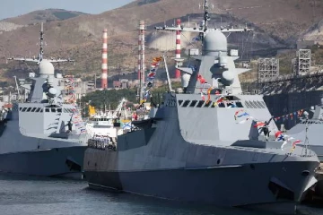 ரஷ்யாவை கடல் வழியாக மிரட்டிய உக்ரைன்: கப்பல் போக்குவரத்து தற்காலிகமாக நிறுத்தம்