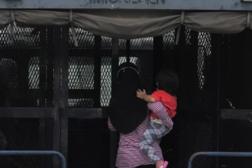 சிறுவர் பராமரிப்பு நிலையங்களில் மோசமான துஸ்பிரயோகம்; 402 சிறுவர்கள் மீட்பு