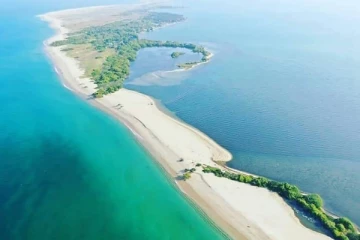 இலங்கை தீவைச் சூழவுள்ள சுமார் 115 தீவுகளை குறி வைக்கும் அரசு