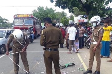 மட்டக்களப்பு - ஆரையம்பதியில் விபத்து : 4 பேர் படுகாயம் ( படங்கள்)
