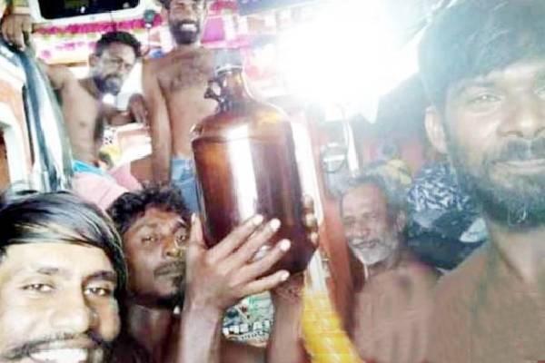 கடலில் மிதந்து வந்த மர்ம திரவம் - அருந்திய இருவருக்கு நேர்ந்த கதி | Two People Died Drinking Liquid Floating In Sea