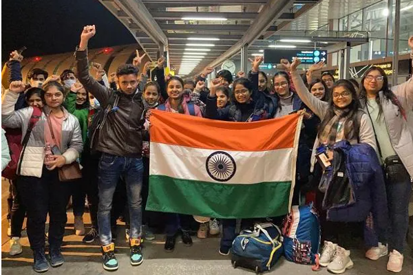 “மீண்டும் வருக” - உக்ரைனில் இருந்து இந்தியா திரும்பிய மாணவர்களுக்கு அதிர்ச்சி அறிவிப்பு - தமிழ்நாடு