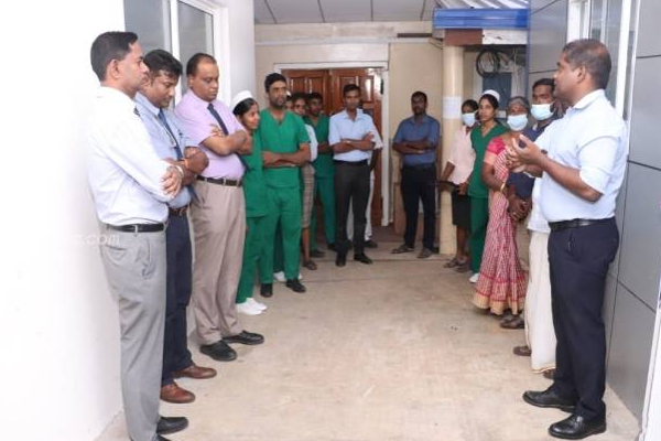 உயிரிழந்த மகனின் பெற்றோர் செய்த நெகிழ்ச்சியான செயல்! கெளரவித்த யாழ்.வைத்தியசாலை | Parents Donated Kidney Of Their Son Died Accident