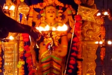 தீராத பிரச்சனையை தீர்க்கும் முருகப்பெருமானின் மிளகாய் தூள் அபிஷேகம்