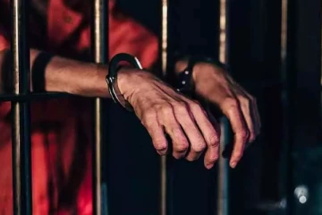 ஐஸ் போதைப்பொருள் கடத்திய இளைஞருக்கு 10 ஆண்டுகள் கடூழிய சிறை