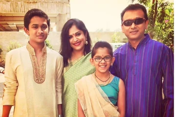 பிரபல பின்னணி பாடகர் உன்னி கிருஷ்ணனுக்கு இவ்வளவு பெரிய மகளா? இப்போ எப்படி இருக்கின்றார் தெரியுமா?