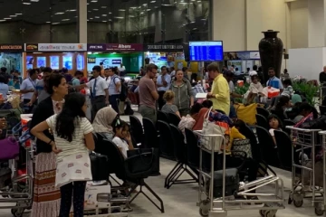 "கடினமான சூழலில் வெளியேறியோர் மீண்டும் இலங்கைக்கு திரும்பி வர வேண்டாம்"