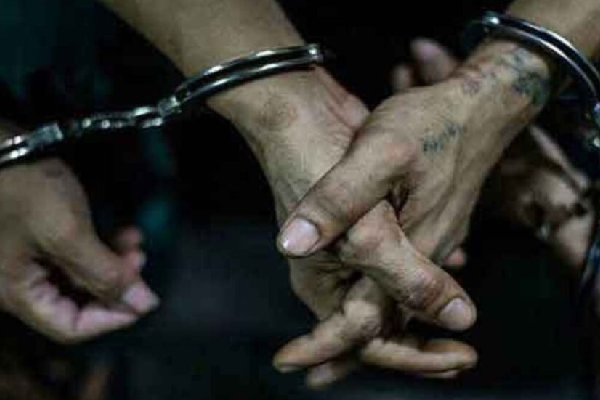 மட்டக்களப்பு கடற்கரையில் இடம்பெற்ற தாக்குதல் - இரு சிஜடி அதிகாரிகள் கைது | Attack Batticaloa Beach Two Cid Officers Arrested