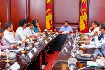 යුද ගිනි මැද ගැන ජනපති විශේෂ සාකච්ඡාවක - රාජ්‍ය සේවය ඇතුළු ඉන්ධන අර්බුදය වෙනුවෙන් විශේෂ තීරණ රැසක්