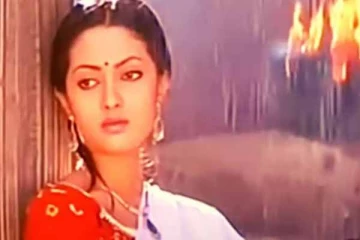 தாஜ்மஹால் பட நடிகையா இது... 42 வயதில் வெளியிட்ட பீச் போட்டோ