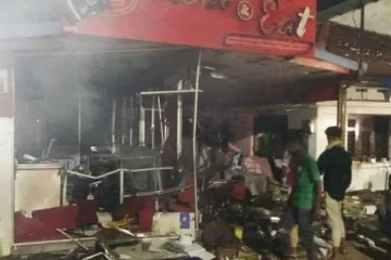நஸீர் அஹமட்டின் காரியாலயம் தீக்கிரை! (படங்கள்)