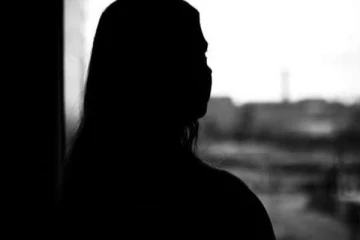 ප්රවාහන පහසුකම් ලබා දෙන මුවාවෙන් දහ අට හැවිරිදි තරුණියක් දූෂණය කළ අවාසනාවන්ත දරුණු සිදුවීම