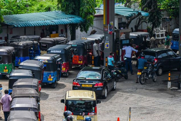 எரிபொருள் நிலையத்தின் மீது வைத்தியர் குற்றச்சாட்டு | Doctor Blames The Gas Station