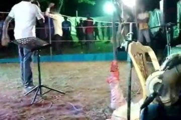 පන්සලේ කසිප්පු හා බියර් වෙන්දේසියක්..හාමුදුරුවො සහ පොලිසිය අතර උණුසුම් තත්ත්වයක්..