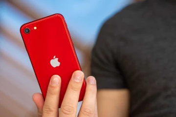 புது ஐபோன் SE மாடல் வெளியீட்டு விவரம்!  இணையத்தில் வெளியாகிய மகிழ்ச்சி தகவல்