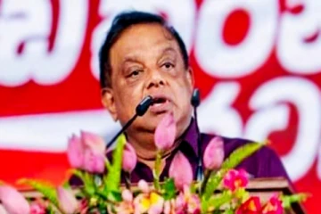 வேலை செய்யும் போது காலை பிடித்து இழுக்கக் கூடாது - சீ.பி.ரத்நாயக்க