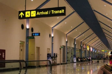 கட்டுநாயக்க விமான நிலையத்தில் வைத்து நாடுகடத்தப்பட்ட வெளிநாட்டு பிரஜைகள்