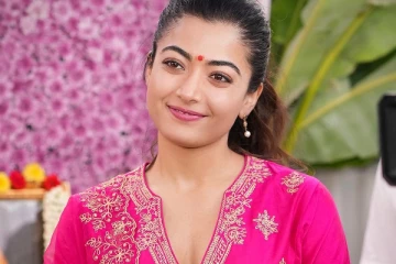 புது லுக்கில் ஆளே அடையாளம் தெரியாத அளவுக்கு மாறிய ராஷ்மிகா! அவரா இது?