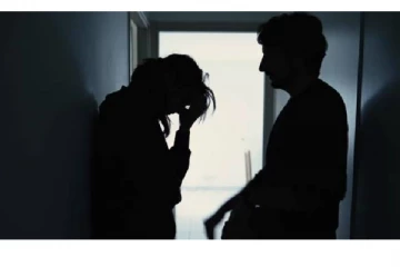 காதலியை டார்ச்சர் செய்த முன்னாள் காதலன் -நள்ளிரவில் நண்பர்கள் செய்த கொடூர செயல்!