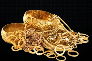 யாழில் பெருந்தொகையான நகை திருட்டு (Photos)