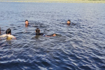 ஆலயத்திற்கு அருகில் குளிக்க வந்த இளைஞர்களுக்கு ஷாக் கொடுத்த ஆபத்தான பொருட்கள்