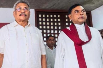 கோட்டாபயவுக்கு அருகில் பசிலுக்கு ஆசனம்