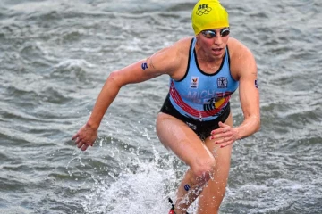 அஞ்சியது போலவே நடந்துவிட்டது: பாரீஸ் நதியில் கிருமிகள் தொற்றால் மருத்துவமனையில் வீராங்கனை