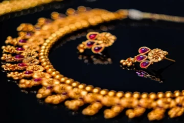 தாறுமாறாக உயர்ந்த தங்கம் விலை - கலக்கத்தில் மக்கள்!