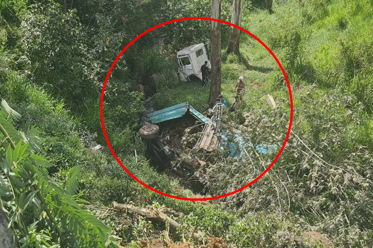 100 அடி பள்ளத்தில் பாய்ந்து லொறி விபத்து; இராண்டாக பிளப்பு! | Lorry Plunges 100 Feet Accident Lindula Splits