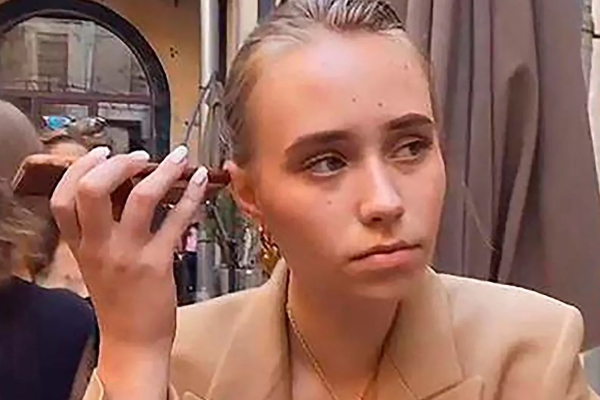 உக்ரைன் மீது ரஷியா போா் ; புதினின் மகள் கவலை | Russia War On Ukraine Putin Daughter Worried உக்ரைன் மீது ரஷியா போா் ; புதினின் மகள் கவலை | Russia War On Ukraine Putin Daughter Worried