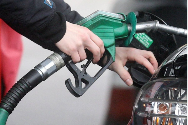 மீண்டும் அதிகரிக்கப்படவுள்ள எரிபொருட்களின் விலை!  எச்சரிக்கிறது எதிரணி - ஐபிசி தமிழ்