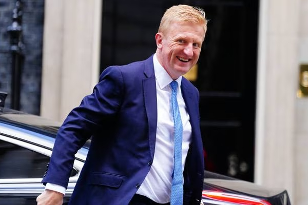 பிரித்தானியாவின் புதிய பிரதிப் பிரதமராக புதியவர் தெரிவு! | Britain S New Deputy Prime Minister Oliver Dowden